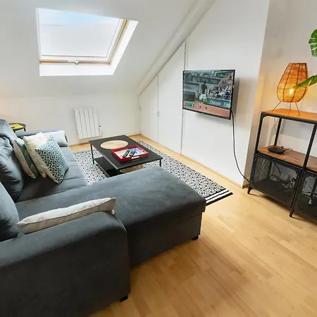 En Coeur De - Proche Mairie Et Quartier Perret - Calme Et Appartement