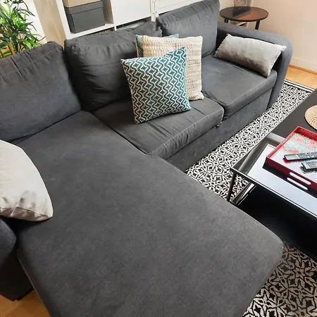 En Coeur De - Proche Mairie Et Quartier Perret - Calme Et Appartement *