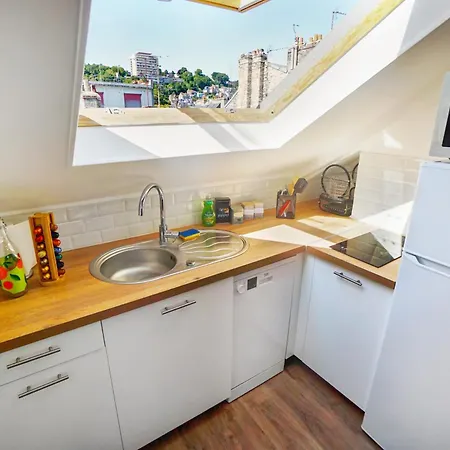En Coeur De - Proche Mairie Et Quartier Perret - Calme Et Appartement *